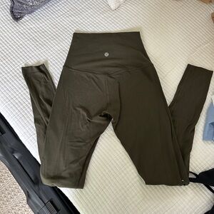 LULULEMON ALIGN™ SUPER-HIGH-RISE PANT 28"
Dark Olive
Size: 4